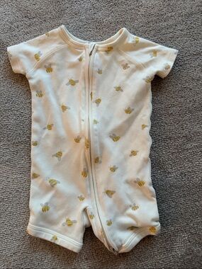 Pehr Baby Short Sleeve One-Piece Romper in Yellow Bee Print